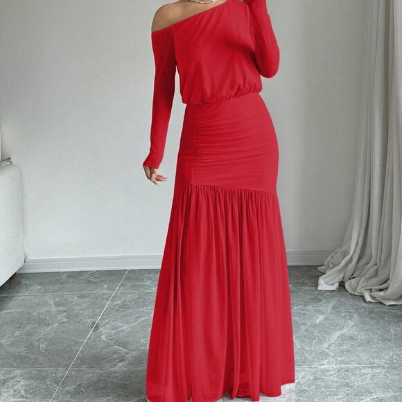 Red Elegant Women's Asymmetric Neck Pleated Long Sleeve maxi Dress - Picture 4 of 5